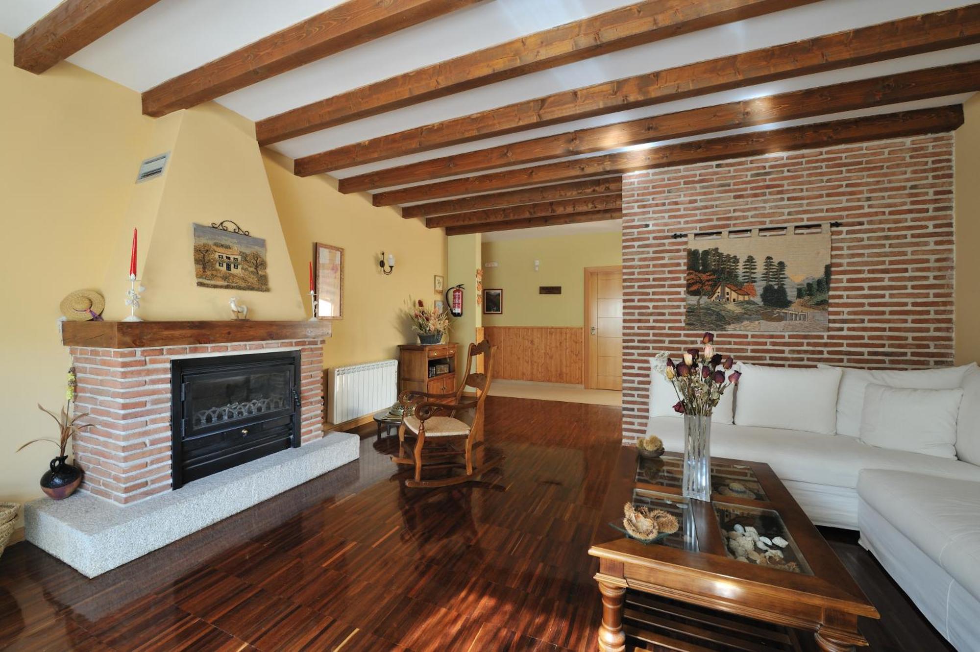 Hotel Rural Y Restaurante, Rinconcito De Gredos Куэвас-дель-Валье Экстерьер фото
