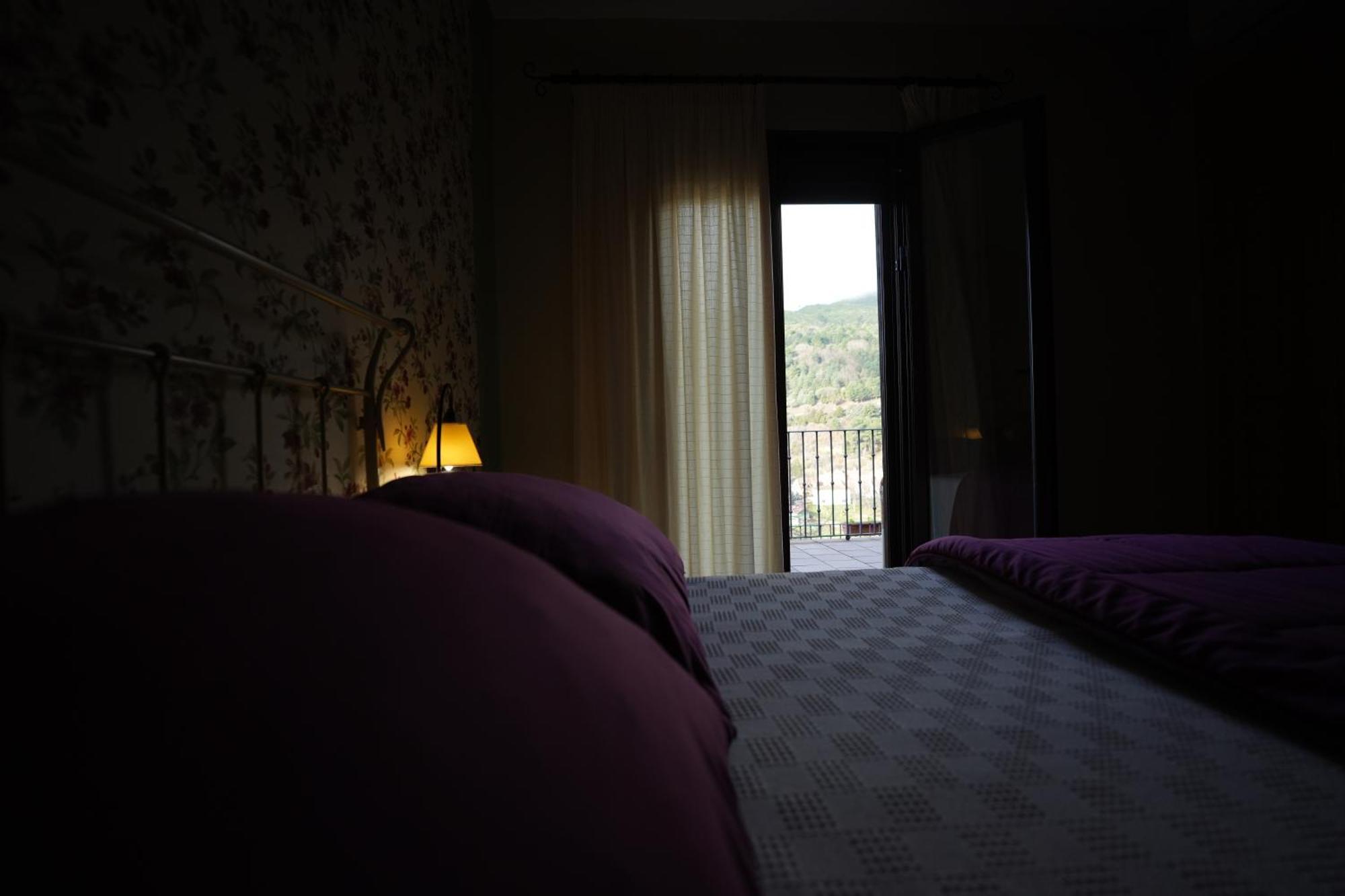 Hotel Rural Y Restaurante, Rinconcito De Gredos Куэвас-дель-Валье Экстерьер фото