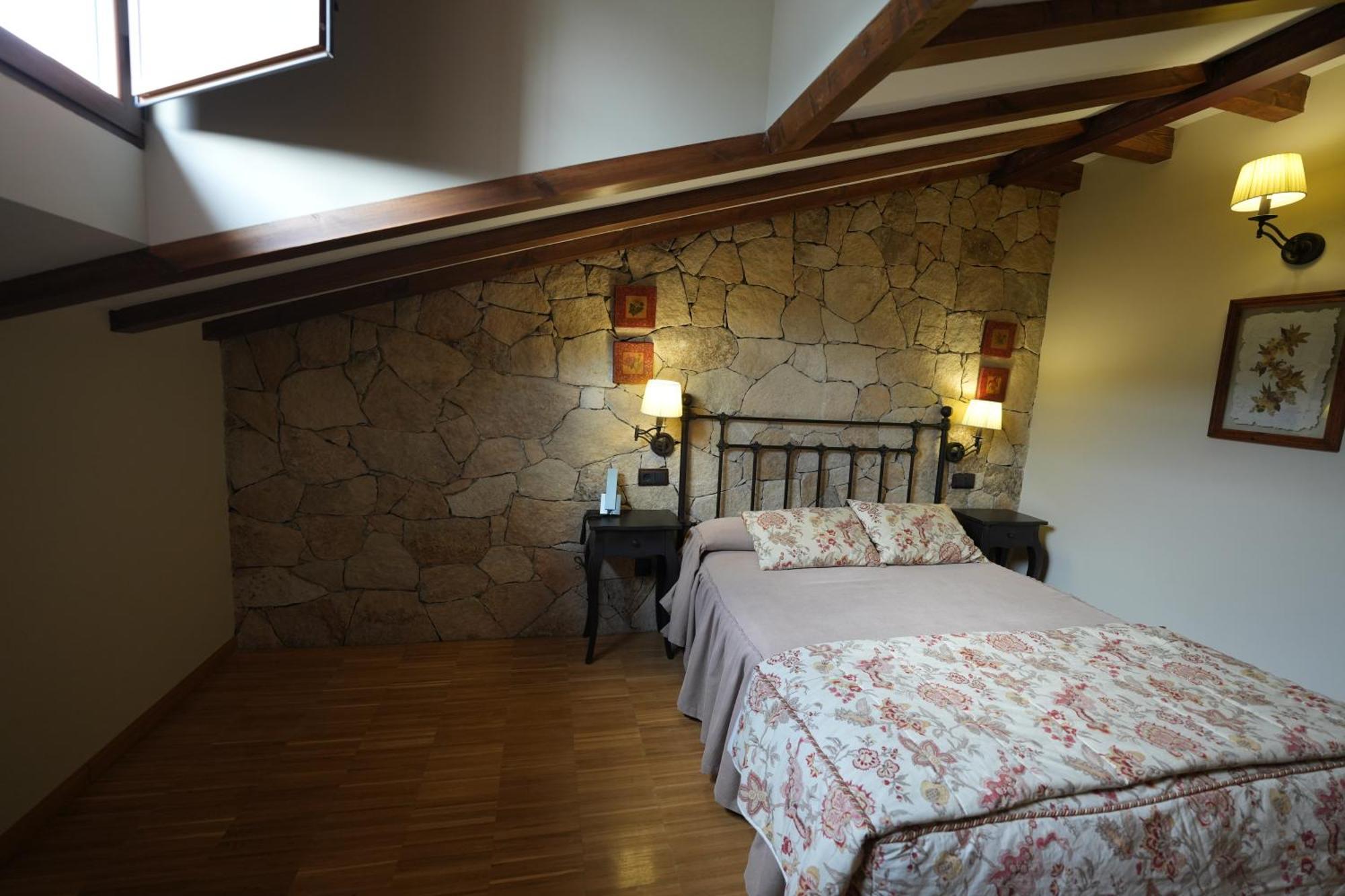 Hotel Rural Y Restaurante, Rinconcito De Gredos Куэвас-дель-Валье Экстерьер фото
