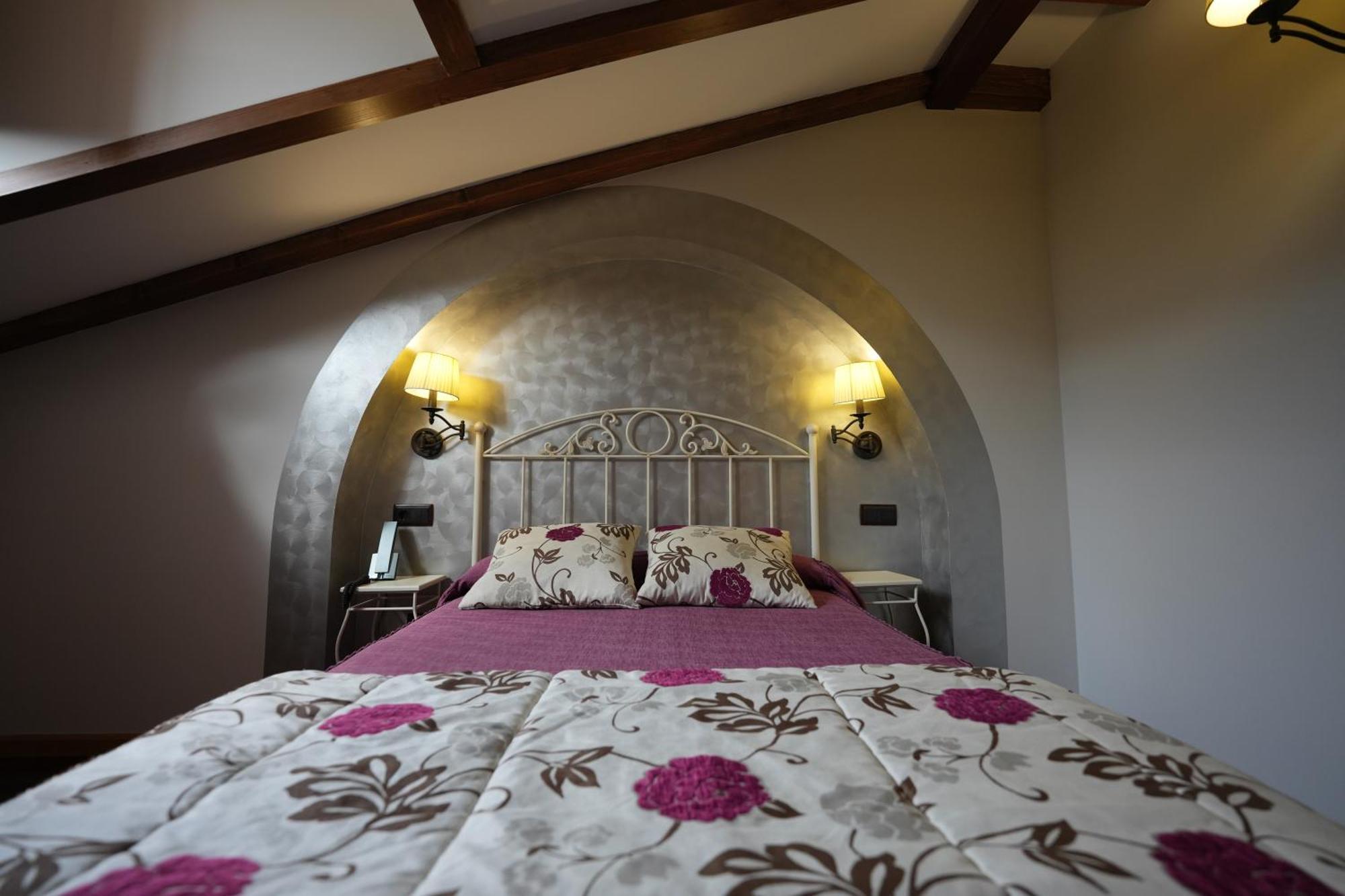 Hotel Rural Y Restaurante, Rinconcito De Gredos Куэвас-дель-Валье Экстерьер фото