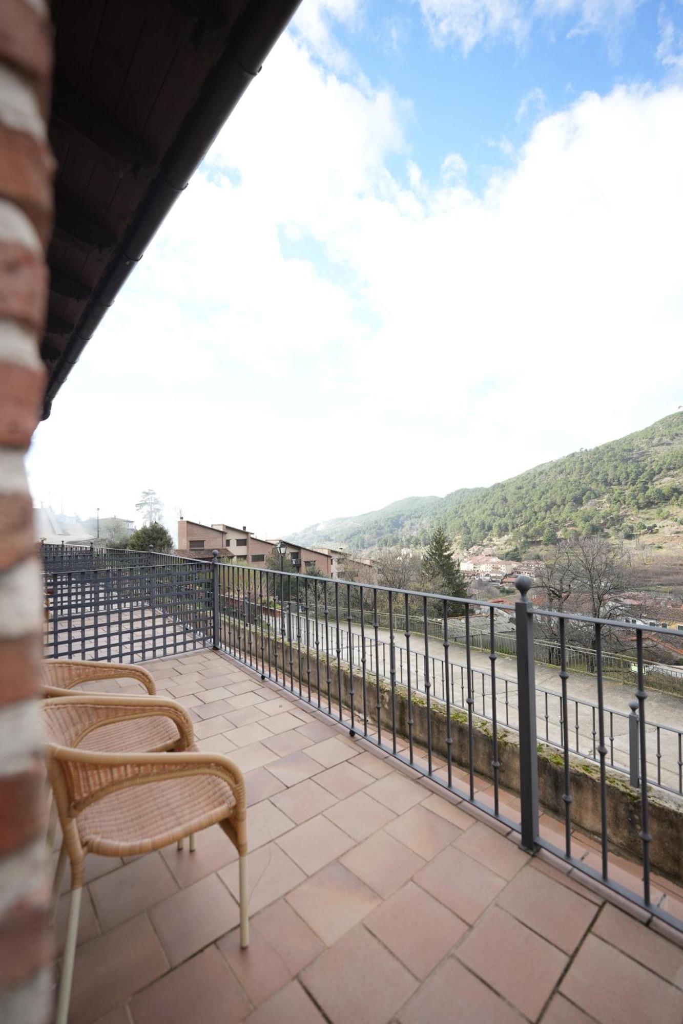 Hotel Rural Y Restaurante, Rinconcito De Gredos Куэвас-дель-Валье Экстерьер фото