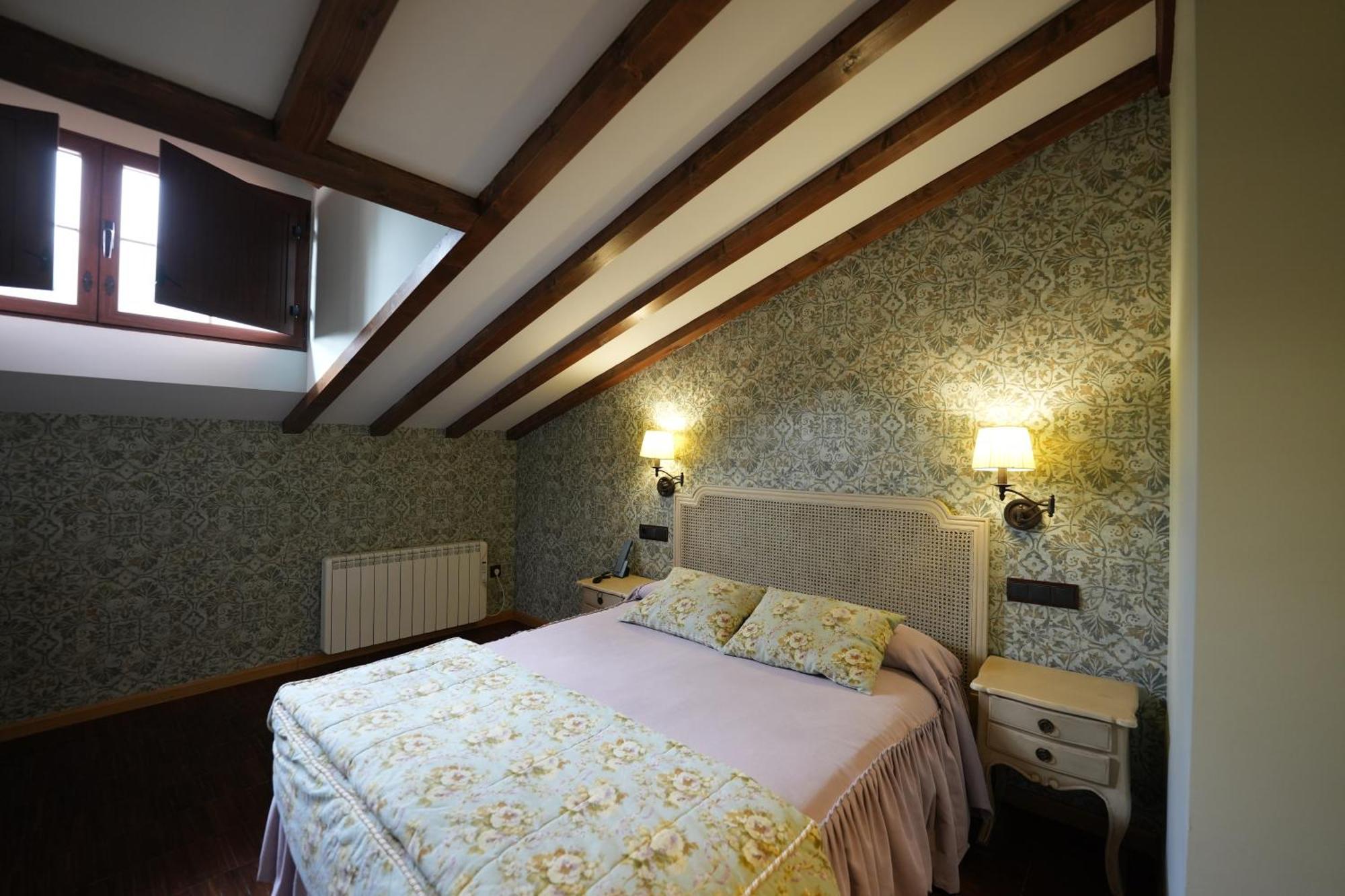 Hotel Rural Y Restaurante, Rinconcito De Gredos Куэвас-дель-Валье Экстерьер фото