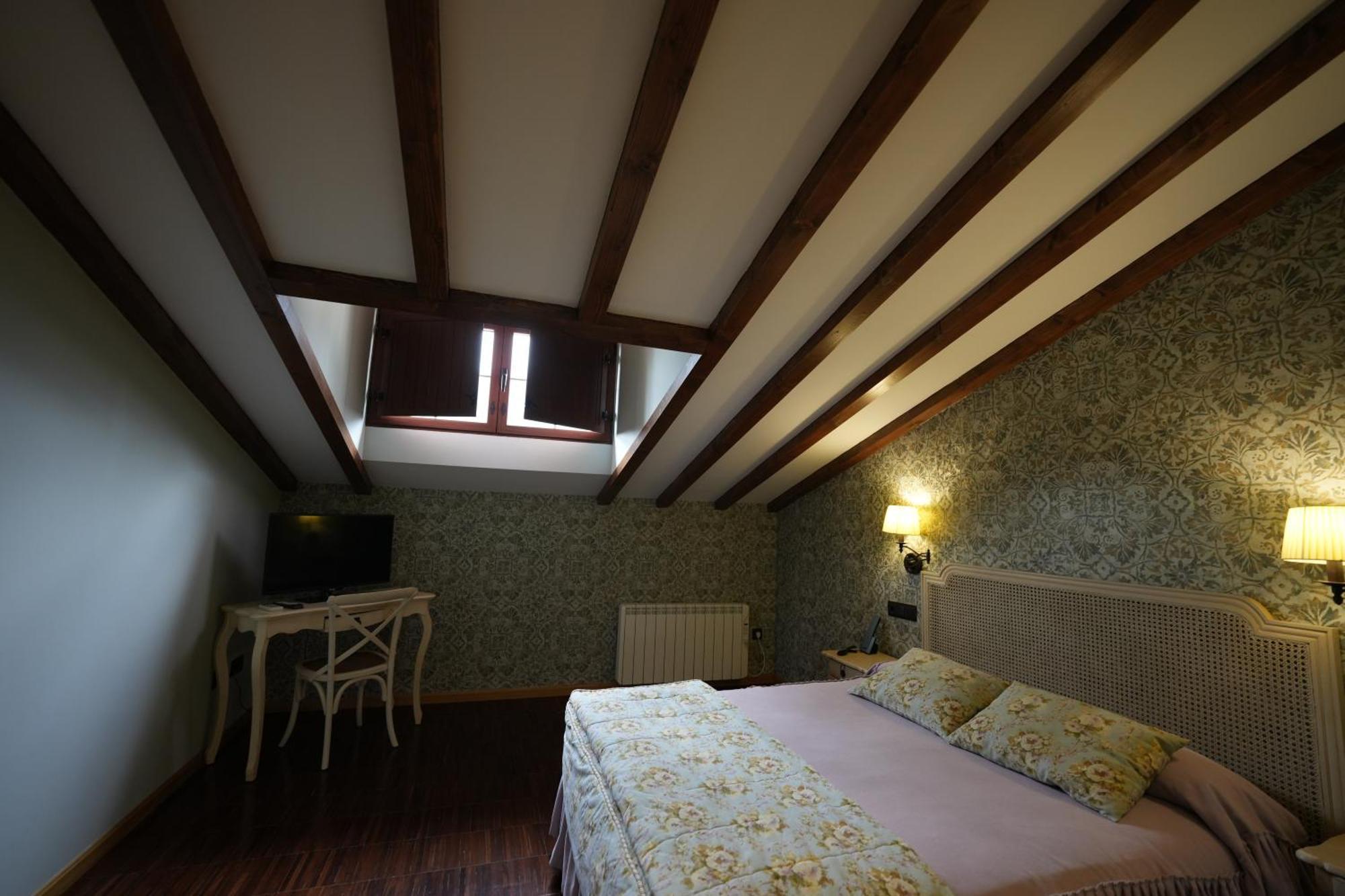Hotel Rural Y Restaurante, Rinconcito De Gredos Куэвас-дель-Валье Экстерьер фото