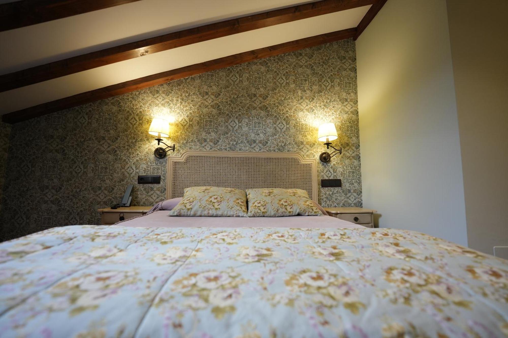 Hotel Rural Y Restaurante, Rinconcito De Gredos Куэвас-дель-Валье Экстерьер фото