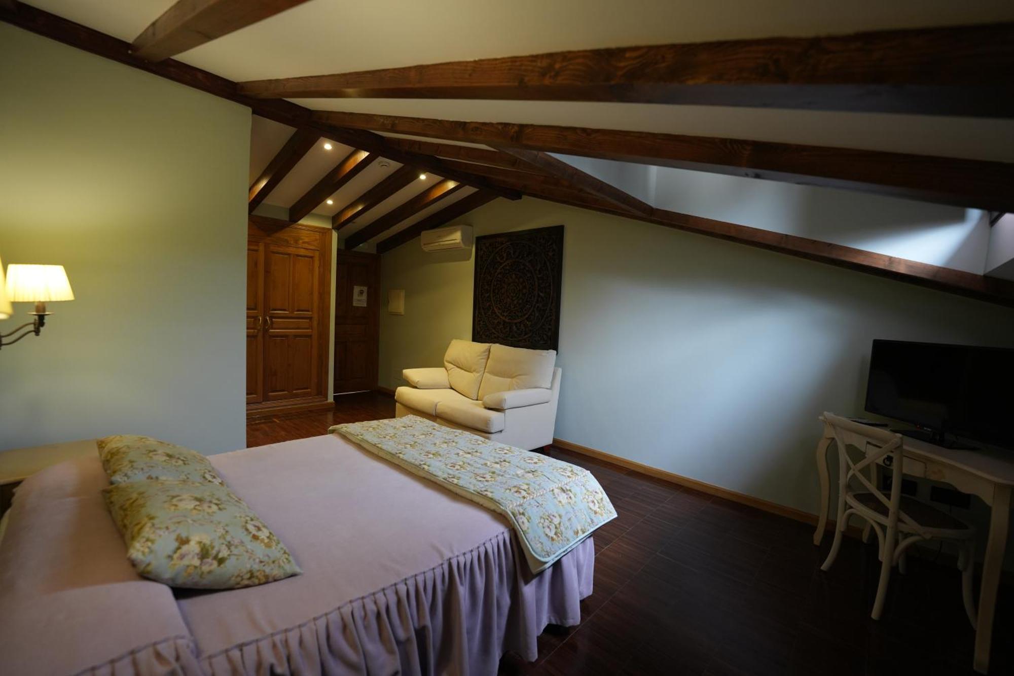 Hotel Rural Y Restaurante, Rinconcito De Gredos Куэвас-дель-Валье Экстерьер фото