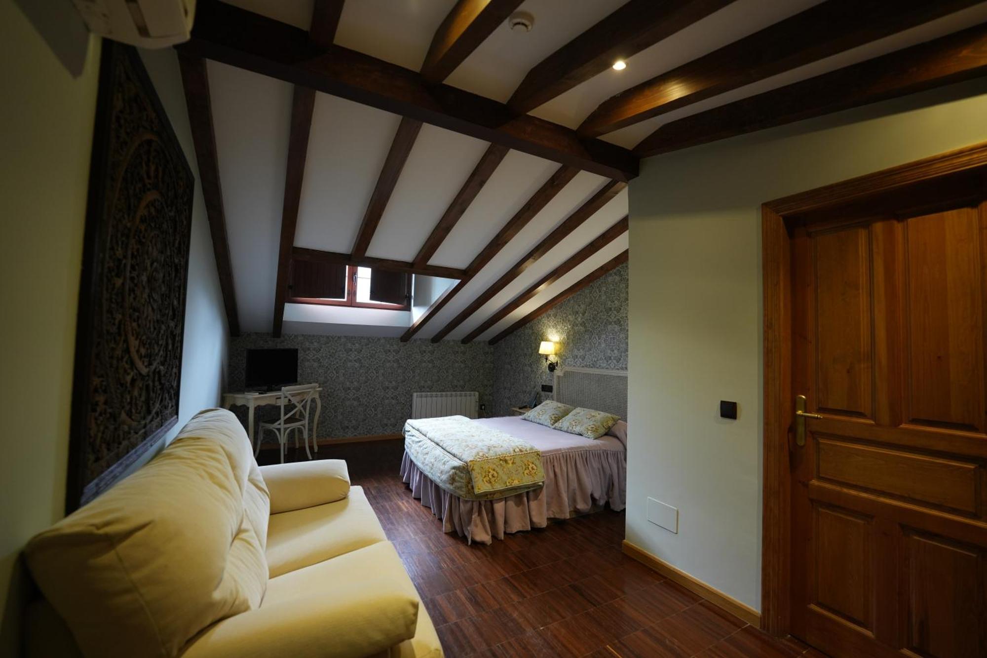 Hotel Rural Y Restaurante, Rinconcito De Gredos Куэвас-дель-Валье Экстерьер фото